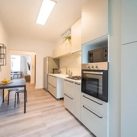Gem - Cosy, Spacious & Close To The Apartment Estoril