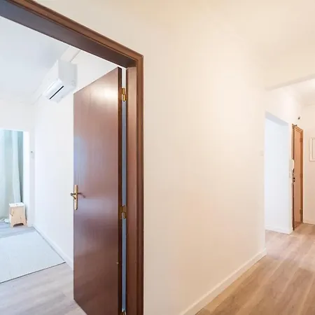 Gem - Cosy, Spacious & Close To The Apartment *