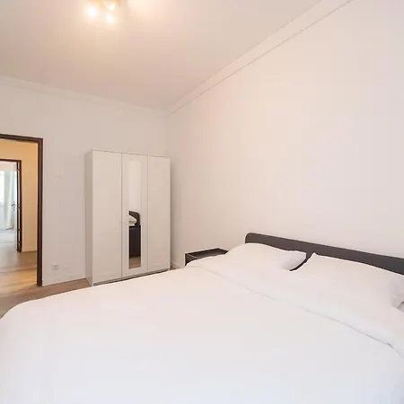 Gem - Cosy, Spacious & Close To The エストリル
