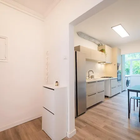 Gem - Cosy, Spacious & Close To The *