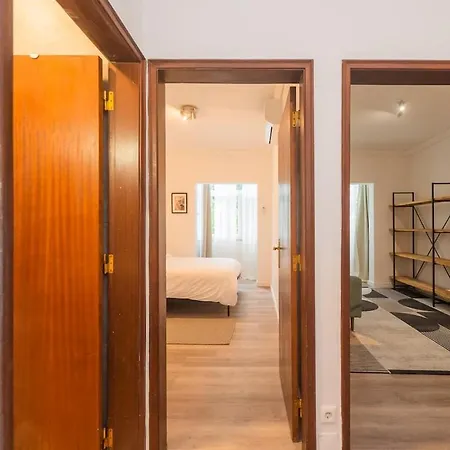 Apartment Gem - Cosy, Spacious & Close To The