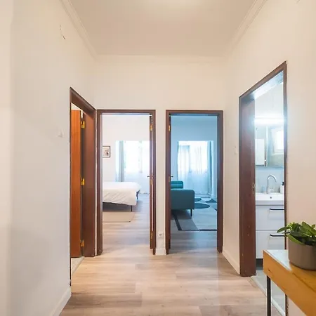 Gem - Cosy, Spacious & Close To The *