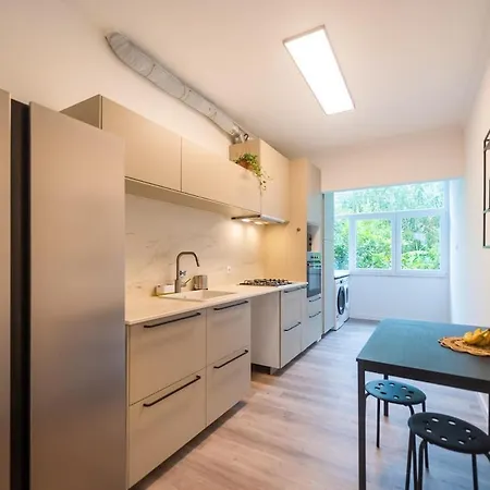 アパート Gem - Cosy, Spacious & Close To The *
