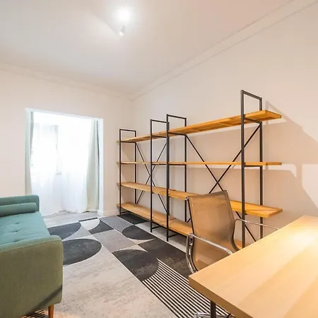 Gem - Cosy, Spacious & Close To The アパート *